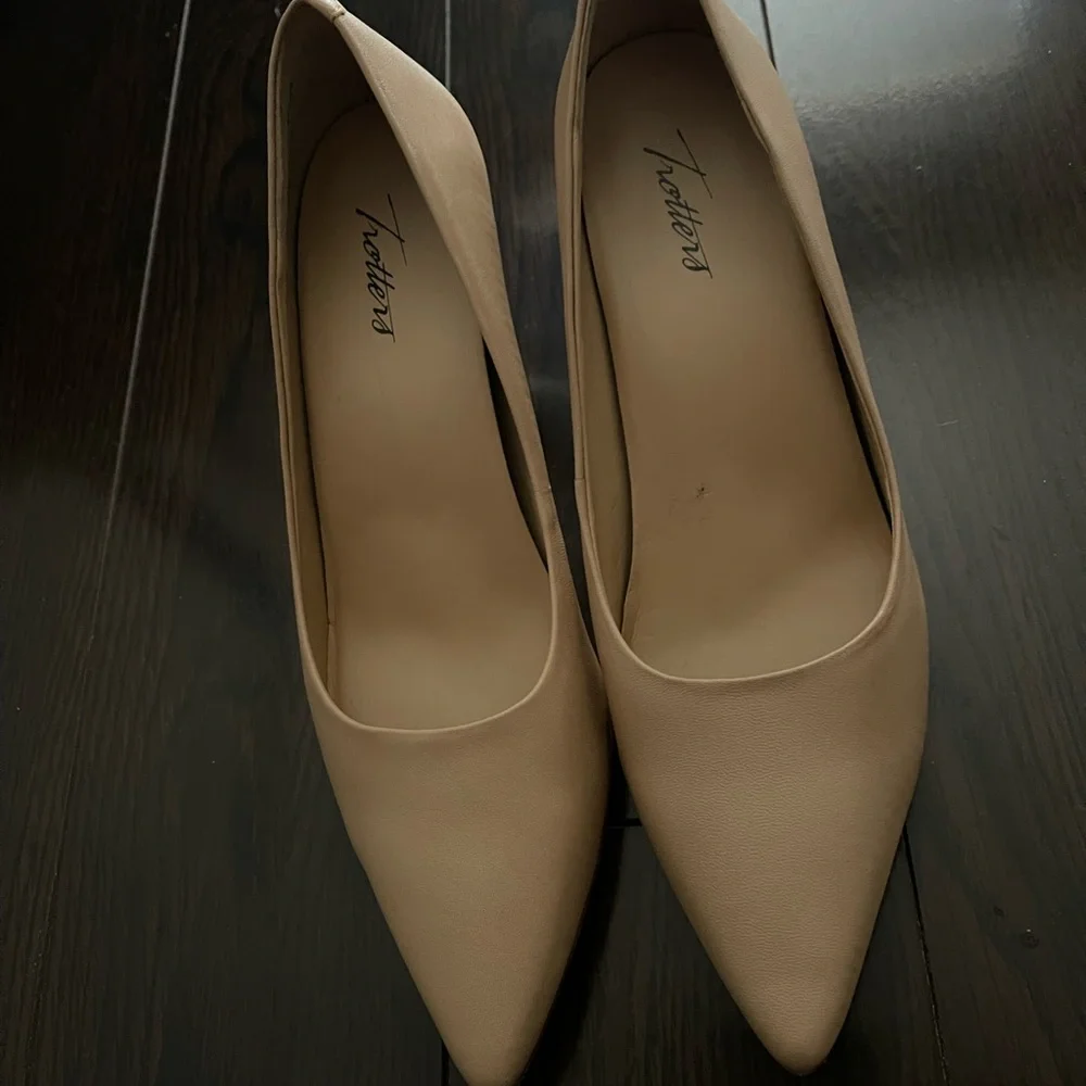 Heels - Picture 2 of 9